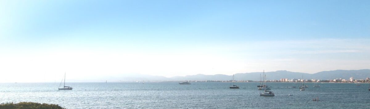 View of the property: DHH with 4 rooms, garage and swimming pool for sale; sea view