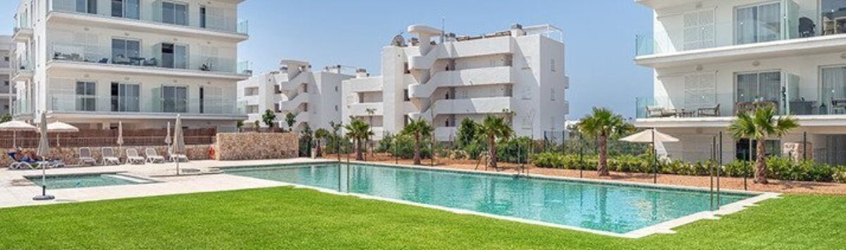 Bild zum Objekt: 67m² Wohnung mit 2 SZ, 2 Bädern, Balkon und Pools zu kaufen