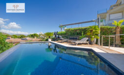 Villa der Extraklasse mit Meerblick, Gästeappartment, Sauna und Pool