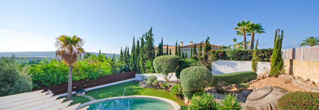 Infinity pool with panoramic sea view