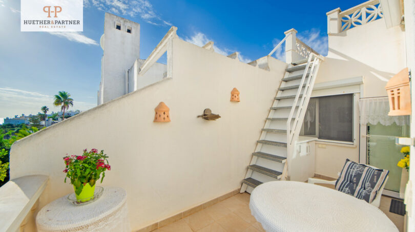 Balkon mit Treppe zur dachterrasse