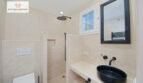 Modernes Badezimmer mit Walk-in Dusche