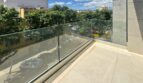 Moderner Balkon mit Glasgeländer und Stadtblick, Erstbezug-Eigentumswohnung am Parc de ses Estacions, Palma