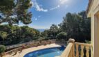 Villabalkon mit Pool, Meerblick und Pinienwald in Calvià, Cala Vinyes