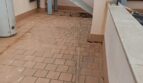 Dachterrasse der Maisonette in El Molinar mit Terrakottafliesen, Solaranlage und Blick über Palma de Mallorca