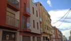 Außenansicht Mehrfamilienhaus in El Molinar-Portitxol, Palma de Mallorca, mit Balkonen und mediterraner Fassade.