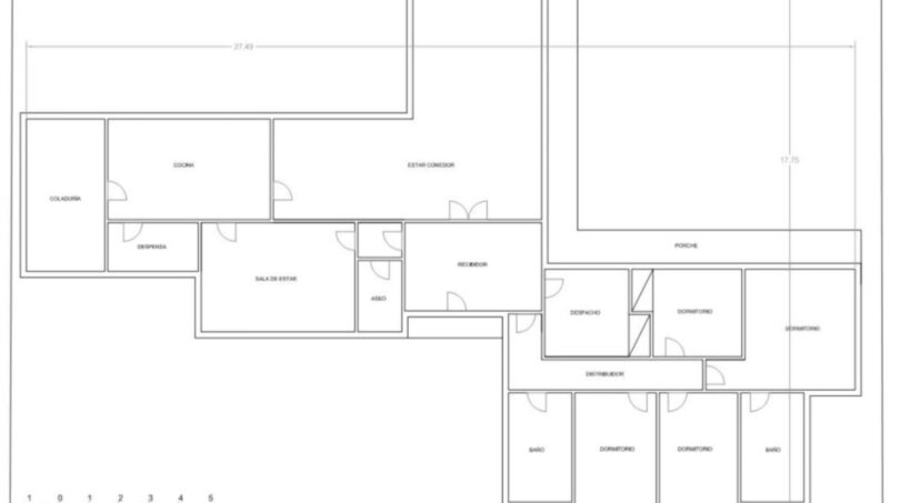 Grundriss des exklusiven Chalets in Es Garrovers mit 5 Schlafzimmern, Wohnbereichen, Küche und Porche.