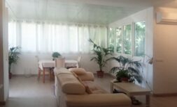 Exclusiv nur bei uns! Charmante Wohnung mit Garten und Poolzugang