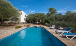 Stilvolle Villa mit Ferienlizenz und großzügigem Grundstück