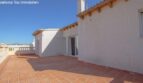 Spacious rooftop terrace with terracotta tiles and sea view of the chalet in Puerto Adriano, Calvià