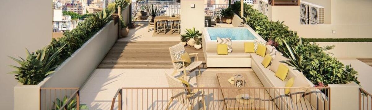 Luxurious rooftop terrace in Palma with private pool, lounge area and mountain panorama.