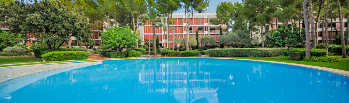Bild zum Objekt: 119m² Luxuswohnung mit 3 Zimmern, Pool und Garten zu kaufen
