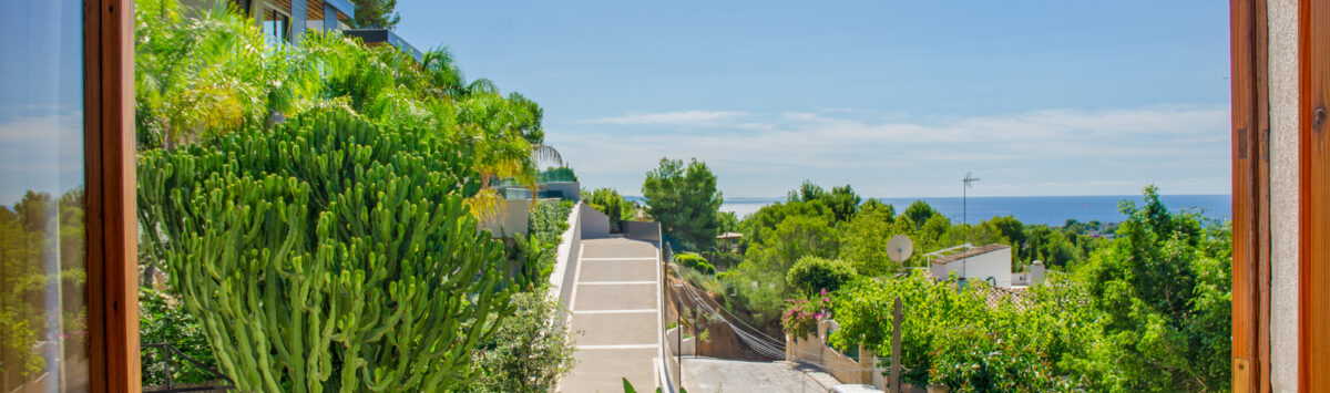 Bild zum Objekt: 200m² Haus mit 5 SZ, Pool, Garage und Meerblick zu verkaufen