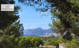 Stilvolle Luxus-Wohnung mit großer privater Terrasse in Toplage von Santa Ponsa