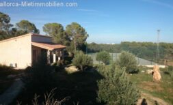 Finca (Tourismuslizenz) mit Meerblick, großem Pool, Garage, Tennisplatz und Ölzentralheizung