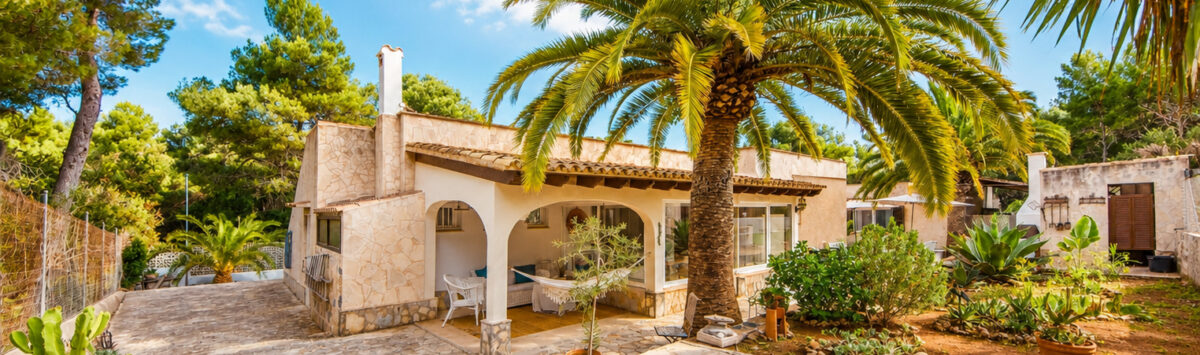 Bild zum Objekt: Haus mit 4 Zimmern, Garage, Gästehaus und Pool zu kaufen