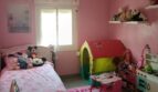 Kinderzimmer in Rosa mit Minnie-Mouse-Deko, Spielhaus, Kuscheltieren und Einzelbett im Penthouse Palma.