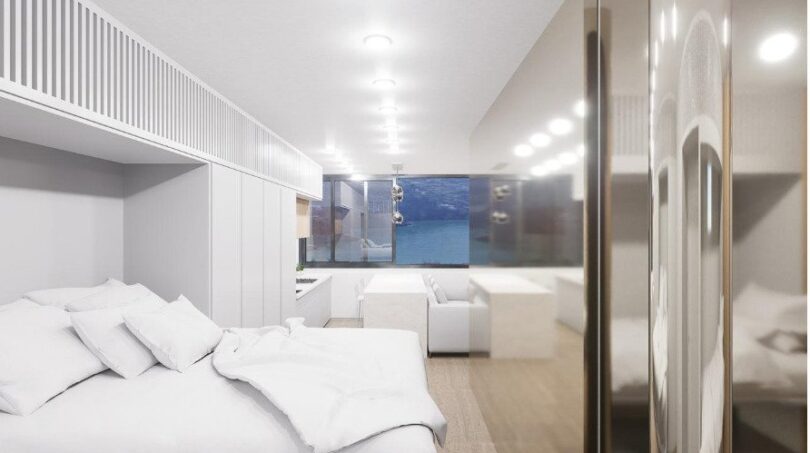 Helles Loft-Schlafzimmer mit weißem Doppelbett, modernem Design und Panoramafenster mit Meerblick in Palma
