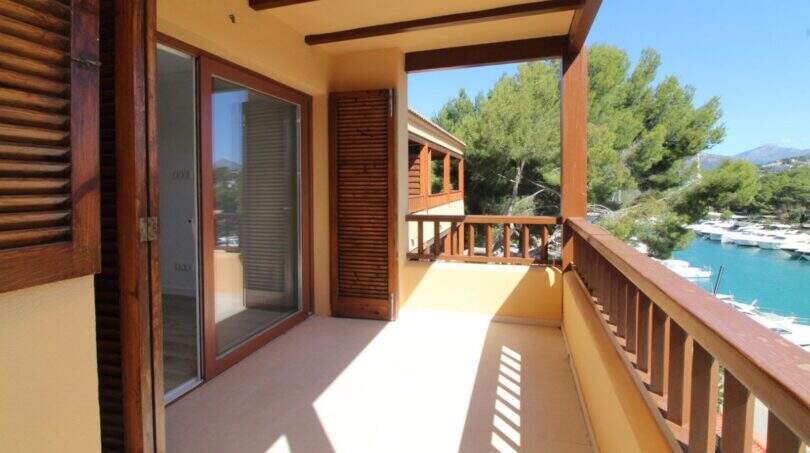 Blick auf den Hafen von der Terrasse