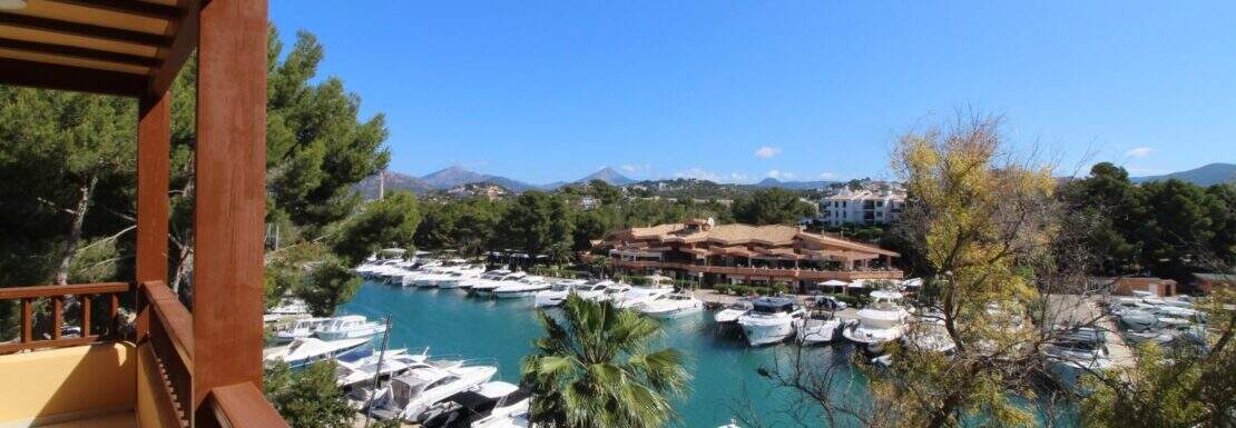 Blick auf den Hafen von der Terrasse