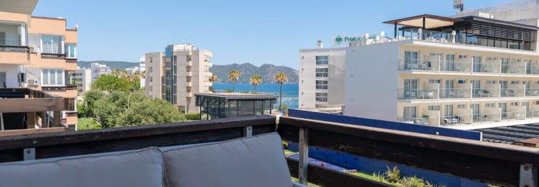 Balkon mit Blick zum Meer