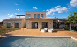 Moderne Finca-Residenz mit Gästehaus und ETV-Lizenz