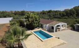 Charmantes Fischerhaus in „The Village“ Porto Cristo – mediterranes Wohnen mit Gemeinschaftspool & BBQ-Bereich
