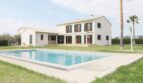 Neubau-Finca in Son Liebre mit großem Pool, grünem Garten und Palmen in ruhiger Lage bei Palma.