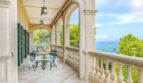 Elegante Loggia mit Meerblick, Säulenbögen und Gartenmöbeln – Luxusvilla in 1. Meereslinie, Llucmajor