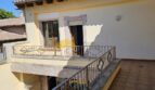 Großes Stadthaus in Inca: Terrassenbalkon mit Schmiedeeisengitter und mediterranem Ziegeldach
