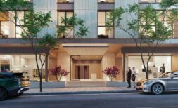 Modernes Luxusapartmentgebäude in Palma mit elegantem Eingang, Blühpflanzen und Tiefgaragenzufahrt.
