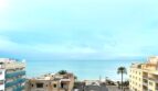 Blick von der Dachterrasse der Duplex-Wohnung auf das türkisblaue Mittelmeer in Palma de Mallorca