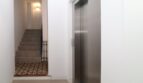 Área de entrada con ascensor y escalera, piso de mosaico decorativo, ático maisonette Paseo del Borne Palma