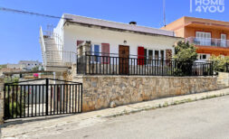 Modernes Mehrfamilienhaus mit 2 WE in Portocolom, 292m², Terrassen, Garten, Kamin, Klima, Investment