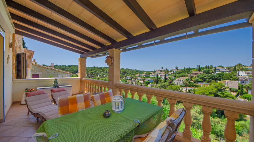 überdachte Terrasse