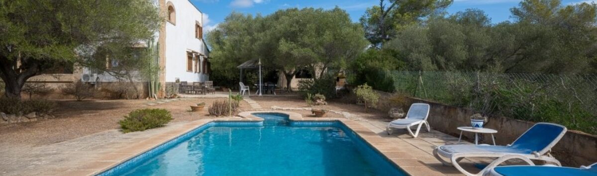 Bild zum Objekt: Villa mit 4 Zimmern, 2 Bädern, V.-Lizenz und Pool zu kaufen