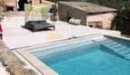 Finca Artà: Türkiser Pool mit Sonnenterrasse, Himmelbett und Bergpanorama in idyllischer Alleinlage