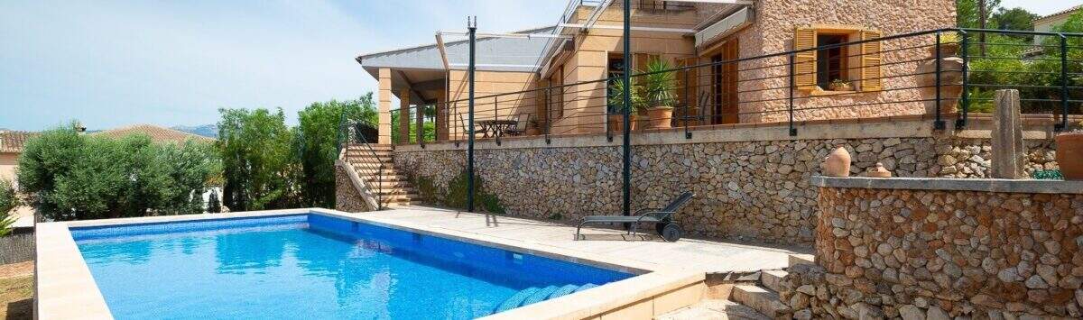 Bild zum Objekt: Villa mit 5 Zimmern, 4 Bädern, Garage und Pool zu kaufen