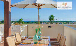 Luxury penthouse with sea view and roof terrace