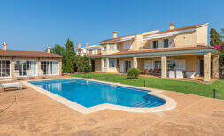 Mallorca – Mediterrane Meerblick-Villa mit Ferienlizenz, Poolhaus und großem Grundstück in Sa Torre