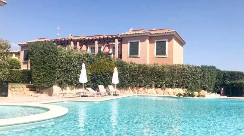 Vista de la casa desde la piscina