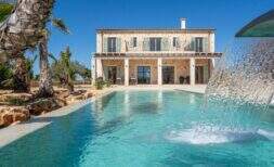 Mallorquinische Neubau Finca Swimmingpool und Garten in Es Llombards