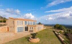 Moderne Luxusfinca mit Infinity Pool und atemberaubendem Blick in Cala Murada