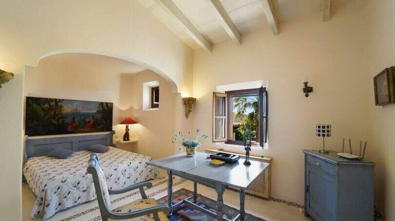 Breite un helle Bett