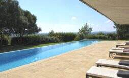 Modern finca with far-reaching views and ETV license in Felanitx