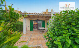 Reiheneckhaus mit Terrasse und 3 Schlafzimmern in Cala Domingo