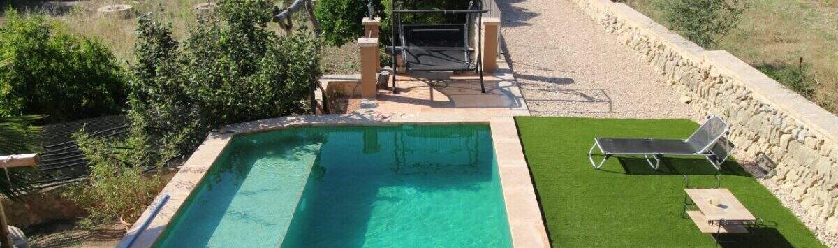View of the property: 3.200m² finca with 4 bedrooms, 2 bathrooms and pool for sale