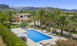Luxusfinca unter Palmen mit Designerpool im Herzen Mallorcas