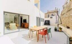 Charmantes Stadthaus in Artà mit großem Patio, Terrasse und Garage