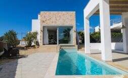 Exklusiv nur bei uns: Bungalow mit Meerblick, Salzwasserpool und Panorama-Dachterrasse